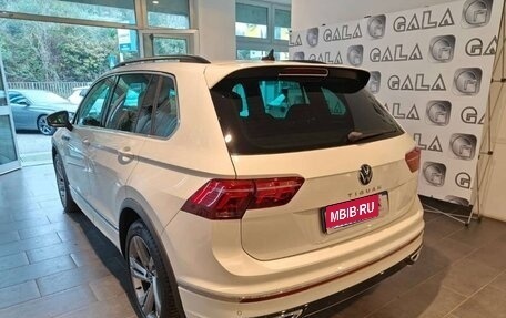 Volkswagen Tiguan II, 2021 год, 2 400 000 рублей, 3 фотография