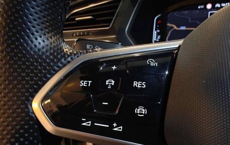 Volkswagen Tiguan II, 2021 год, 2 400 000 рублей, 12 фотография