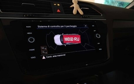 Volkswagen Tiguan II, 2021 год, 2 400 000 рублей, 16 фотография