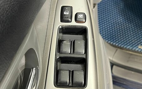 Toyota Land Cruiser Prado 120 рестайлинг, 2004 год, 1 359 000 рублей, 20 фотография