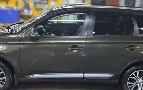 Mitsubishi Outlander III рестайлинг 3, 2015 год, 1 960 000 рублей, 1 фотография