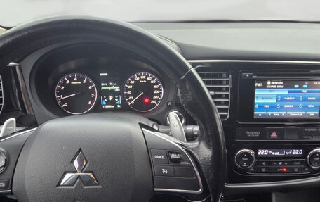 Mitsubishi Outlander III рестайлинг 3, 2015 год, 1 960 000 рублей, 8 фотография