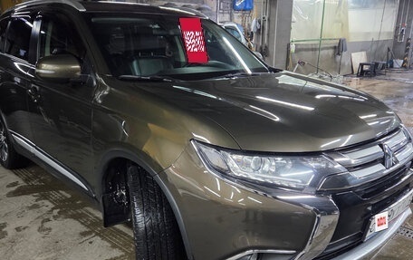 Mitsubishi Outlander III рестайлинг 3, 2015 год, 1 960 000 рублей, 9 фотография