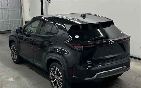 Toyota Yaris Cross, 2022 год, 1 725 003 рублей, 2 фотография