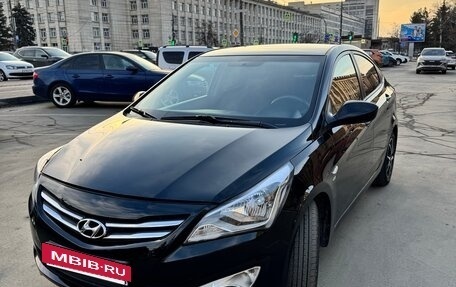 Hyundai Solaris II рестайлинг, 2015 год, 800 000 рублей, 3 фотография