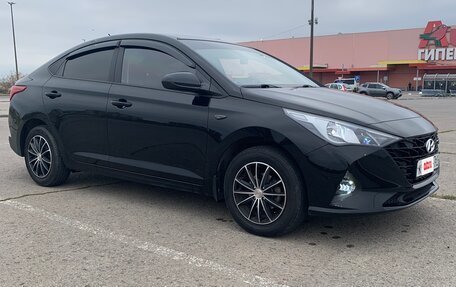 Hyundai Solaris II рестайлинг, 2021 год, 1 830 000 рублей, 8 фотография