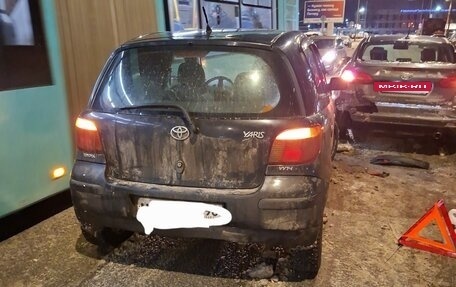 Toyota Yaris I рестайлинг, 2004 год, 180 000 рублей, 4 фотография