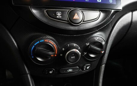 Hyundai Solaris II рестайлинг, 2015 год, 1 169 000 рублей, 12 фотография