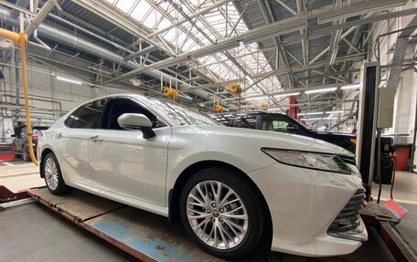 Toyota Camry, 2021 год, 3 499 999 рублей, 2 фотография