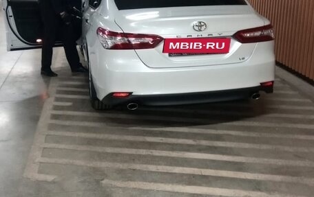 Toyota Camry, 2021 год, 3 499 999 рублей, 8 фотография