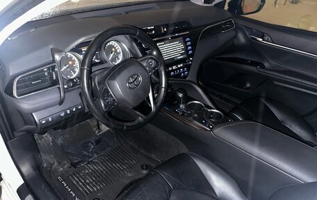 Toyota Camry, 2020 год, 3 150 000 рублей, 5 фотография