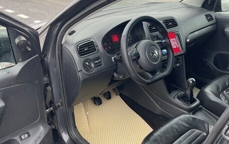 Volkswagen Polo VI (EU Market), 2013 год, 750 000 рублей, 2 фотография