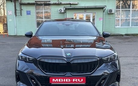 BMW 5 серия, 2023 год, 7 550 000 рублей, 2 фотография