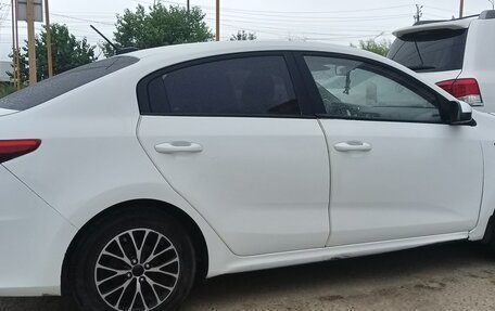 KIA Rio IV, 2021 год, 1 100 000 рублей, 2 фотография