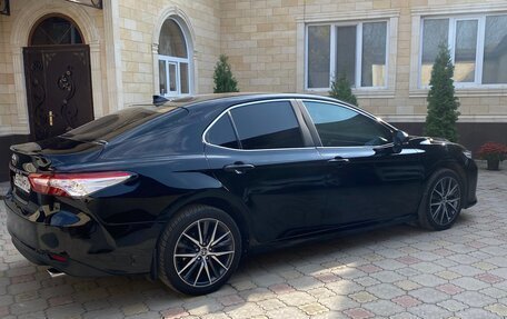 Toyota Camry, 2018 год, 1 900 000 рублей, 4 фотография