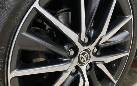 Toyota Camry, 2018 год, 1 900 000 рублей, 6 фотография