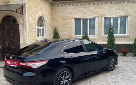 Toyota Camry, 2018 год, 1 900 000 рублей, 5 фотография