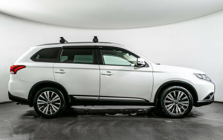 Mitsubishi Outlander III рестайлинг 3, 2021 год, 2 275 000 рублей, 4 фотография
