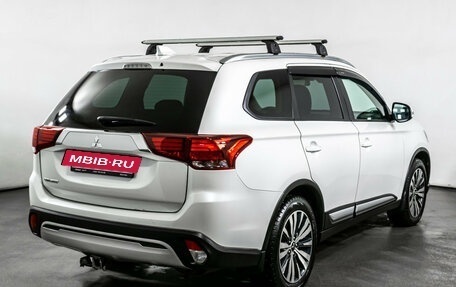 Mitsubishi Outlander III рестайлинг 3, 2021 год, 2 275 000 рублей, 5 фотография