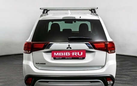 Mitsubishi Outlander III рестайлинг 3, 2021 год, 2 275 000 рублей, 6 фотография