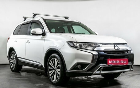 Mitsubishi Outlander III рестайлинг 3, 2021 год, 2 275 000 рублей, 3 фотография