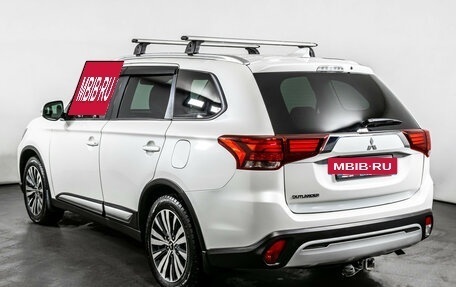 Mitsubishi Outlander III рестайлинг 3, 2021 год, 2 275 000 рублей, 7 фотография