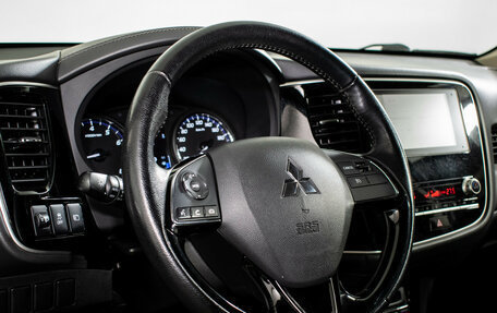 Mitsubishi Outlander III рестайлинг 3, 2021 год, 2 275 000 рублей, 13 фотография