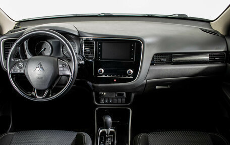 Mitsubishi Outlander III рестайлинг 3, 2021 год, 2 275 000 рублей, 11 фотография