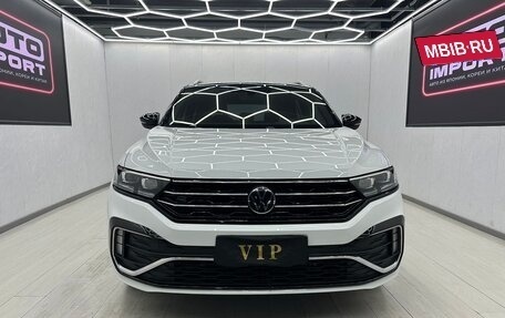 Volkswagen T-Roc I, 2022 год, 2 180 000 рублей, 2 фотография