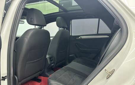 Volkswagen T-Roc I, 2022 год, 2 180 000 рублей, 8 фотография