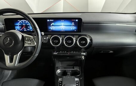 Mercedes-Benz A-Класс, 2019 год, 2 249 000 рублей, 15 фотография