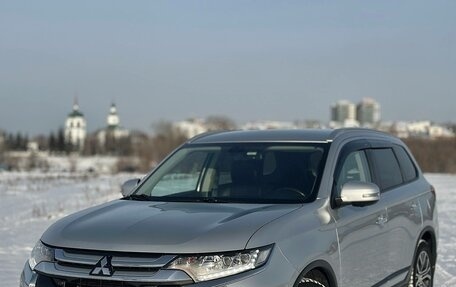 Mitsubishi Outlander III рестайлинг 3, 2017 год, 2 250 000 рублей, 1 фотография
