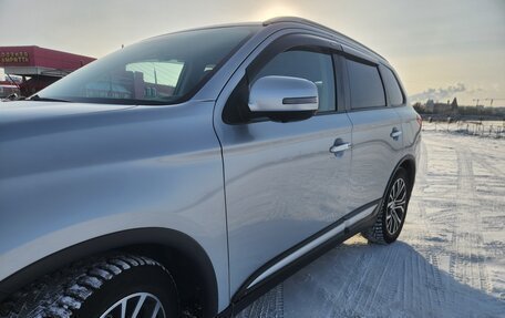 Mitsubishi Outlander III рестайлинг 3, 2017 год, 2 250 000 рублей, 6 фотография