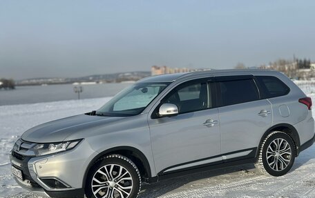 Mitsubishi Outlander III рестайлинг 3, 2017 год, 2 250 000 рублей, 4 фотография