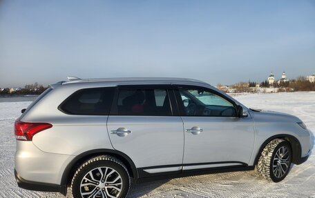 Mitsubishi Outlander III рестайлинг 3, 2017 год, 2 250 000 рублей, 7 фотография