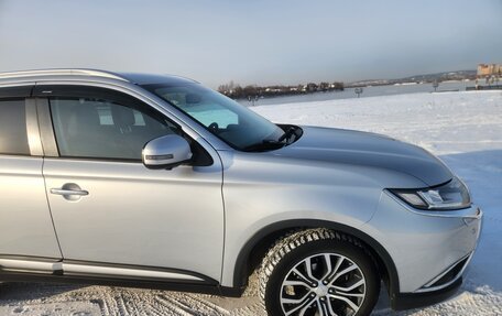 Mitsubishi Outlander III рестайлинг 3, 2017 год, 2 250 000 рублей, 5 фотография