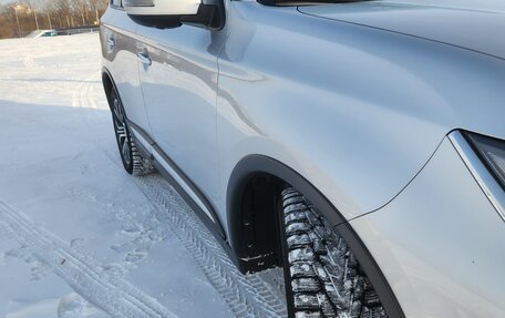 Mitsubishi Outlander III рестайлинг 3, 2017 год, 2 250 000 рублей, 11 фотография