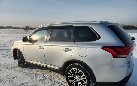 Mitsubishi Outlander III рестайлинг 3, 2017 год, 2 250 000 рублей, 12 фотография