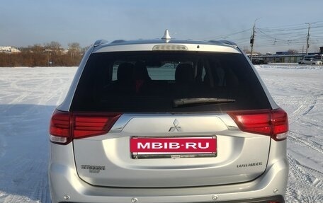 Mitsubishi Outlander III рестайлинг 3, 2017 год, 2 250 000 рублей, 9 фотография