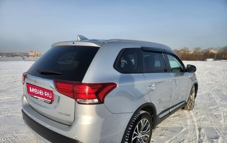 Mitsubishi Outlander III рестайлинг 3, 2017 год, 2 250 000 рублей, 8 фотография