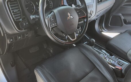 Mitsubishi Outlander III рестайлинг 3, 2017 год, 2 250 000 рублей, 22 фотография