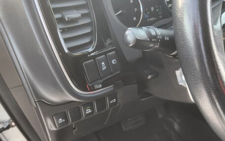 Mitsubishi Outlander III рестайлинг 3, 2017 год, 2 250 000 рублей, 20 фотография