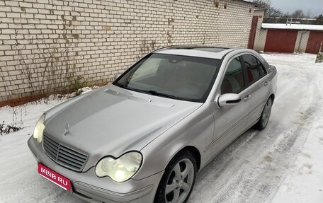 Mercedes-Benz C-Класс, 2003 год, 430 000 рублей, 1 фотография