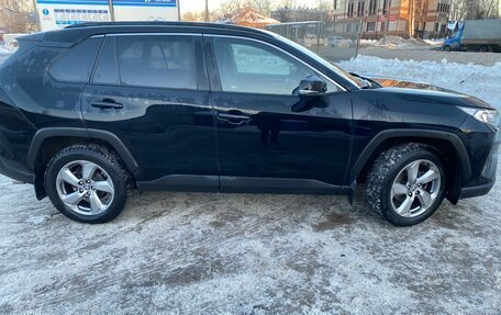 Toyota RAV4, 2021 год, 3 300 000 рублей, 4 фотография