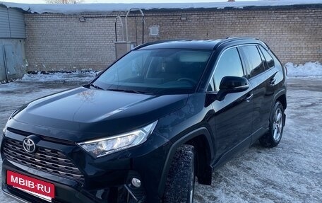 Toyota RAV4, 2021 год, 3 300 000 рублей, 10 фотография
