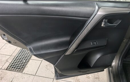 Toyota RAV4, 2017 год, 1 950 000 рублей, 17 фотография