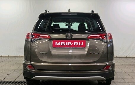 Toyota RAV4, 2017 год, 1 950 000 рублей, 6 фотография