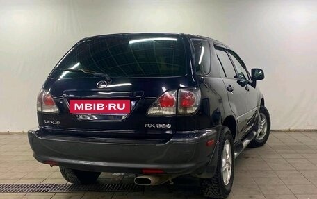Lexus RX IV рестайлинг, 2001 год, 660 000 рублей, 2 фотография