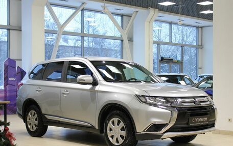 Mitsubishi Outlander III рестайлинг 3, 2018 год, 1 945 000 рублей, 3 фотография