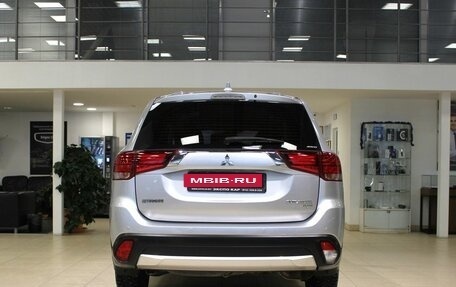 Mitsubishi Outlander III рестайлинг 3, 2018 год, 1 945 000 рублей, 6 фотография